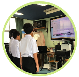 合唱練習を活用する中学生